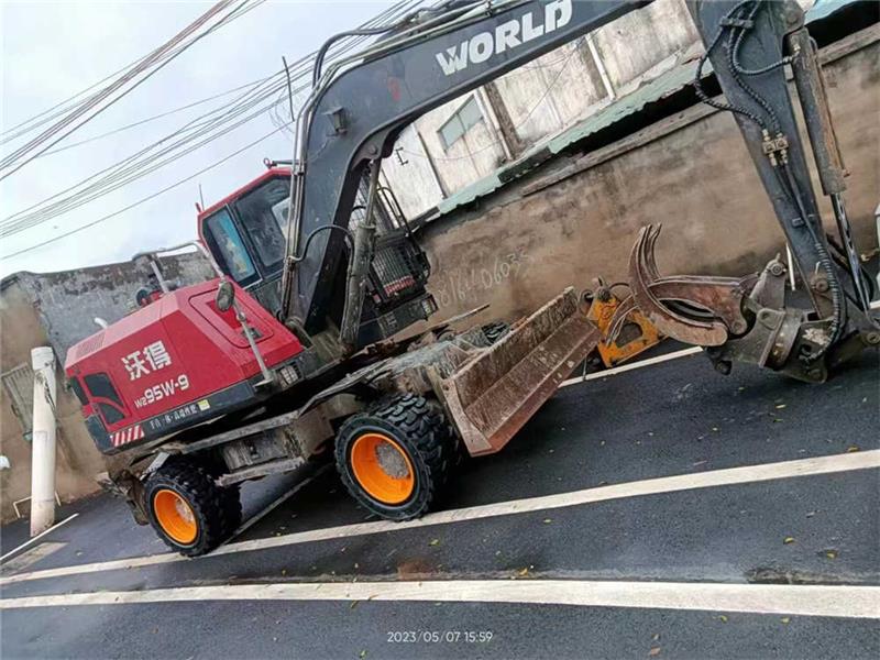 廣東世華-輪胎式挖掘機實心輪胎費用-深圳輪胎式挖掘機實心輪胎